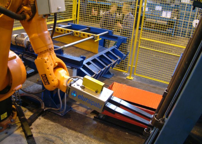 2009-ROBOT-HORNO-DE-BARRAS-CON-PIROMETRO-VEHI